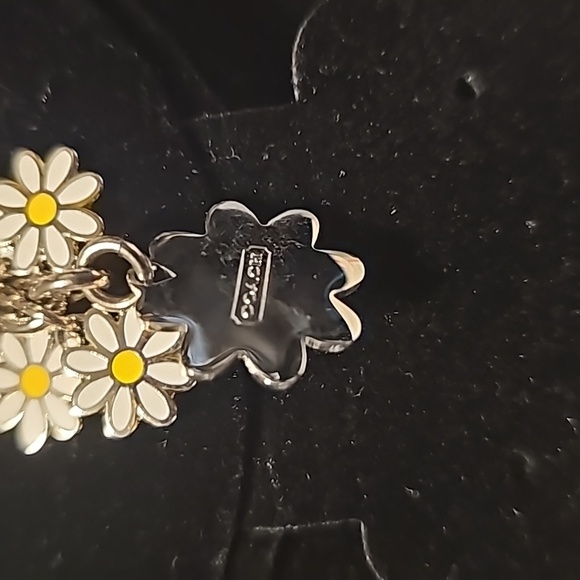 Coach Daisy Flower Keychain NWOT - Picture 2 of 2